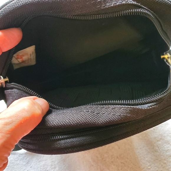 Ricardo Beverly Hills Black Canvas Travel Bag Crossbody Over the Shoulder - Picture 8 of 11